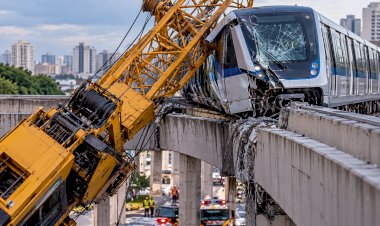 Guindaste cai sobre monotrilho e é atingido por trem em São Paulo; operador fica ferido